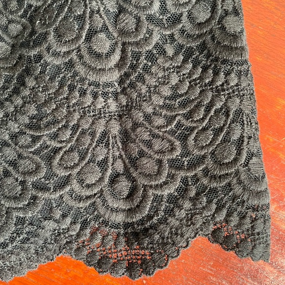 Talbots Scallop Lace Black Skirt. - Picture 3 of 11